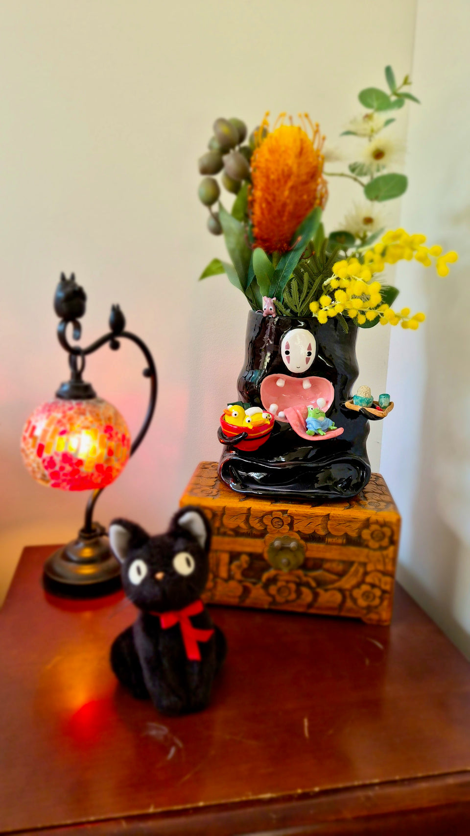 No Face vase (The Feast)