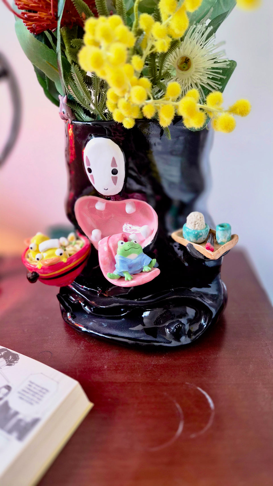 No Face vase (The Feast)