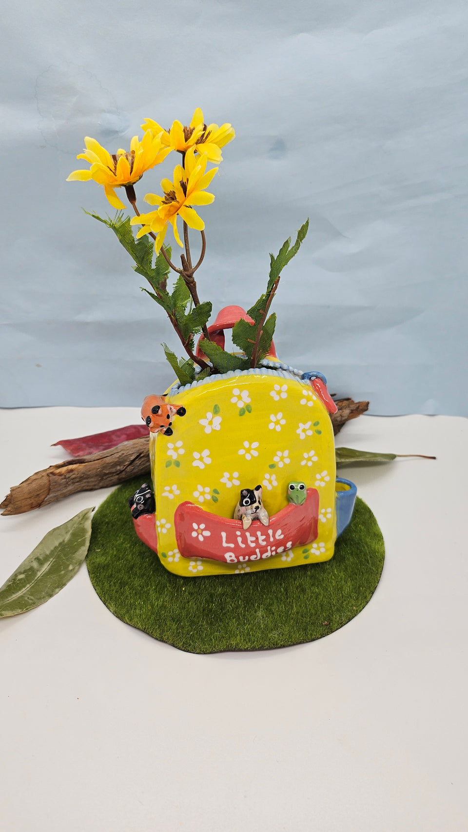 Little buddies bagpack vase